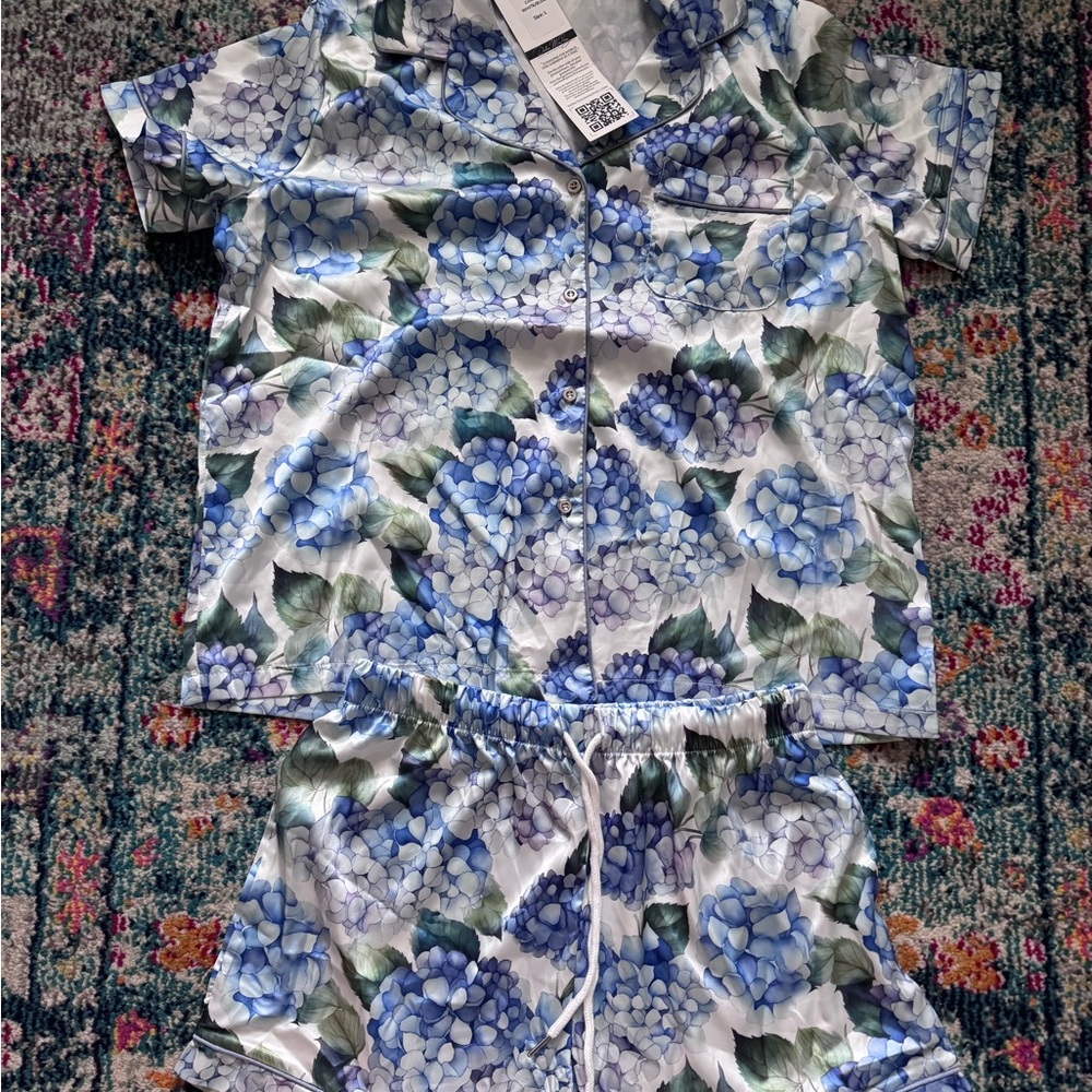 DALIA MACPHEE White/blue 2pc Satin Hydrangea Printed‎ Pajamas Set